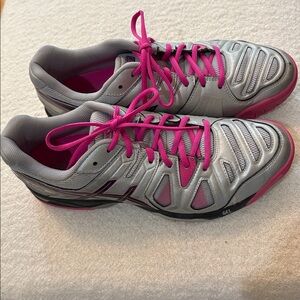 ASICS Women’s Gel-Game 5 Tennis Shoe
Size 11 (GUC)